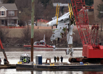 “워싱턴 항공기 충돌사고 당시 미군헬기 제한고도 초과했다”